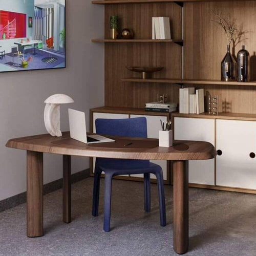 Petit bureau en forme libre by Cassina
