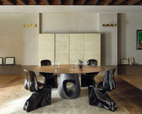 Her glossy white by Horm