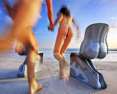 Her glossy black by Horm