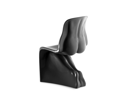 Her glossy black by Horm