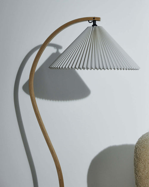 Lampada da terra Timberline scultorea | Gubi | TheLoft.store