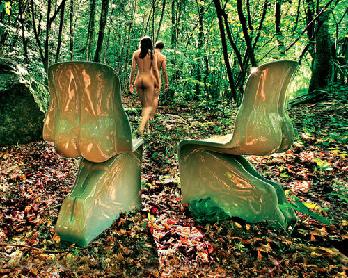 Her glossy black by Horm